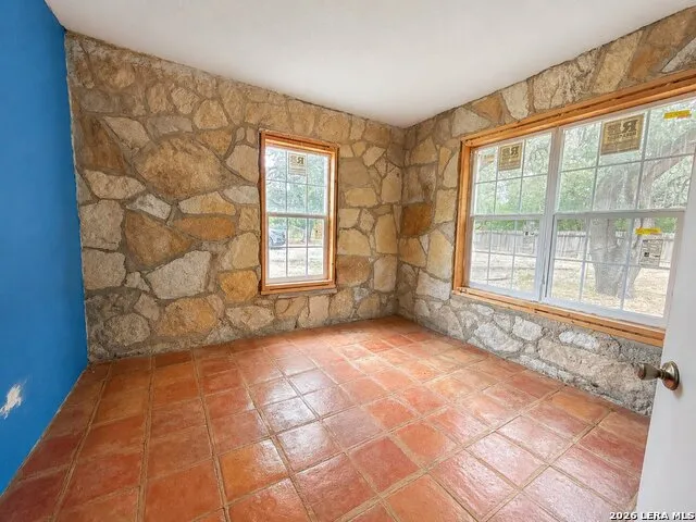 6908 Poss Leon Valley, TX 78238