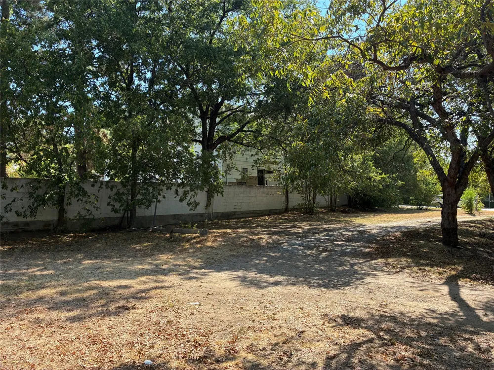 2311 Knight Street Dallas, TX 75219