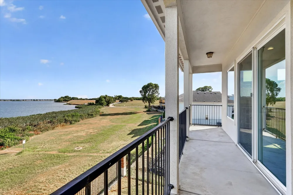 5222 Lake Terrace Court Garland, TX 75043