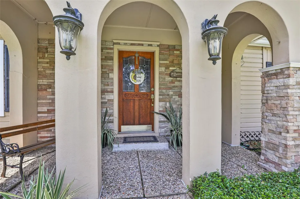 111 S 8th Street Highlands, TX 77562