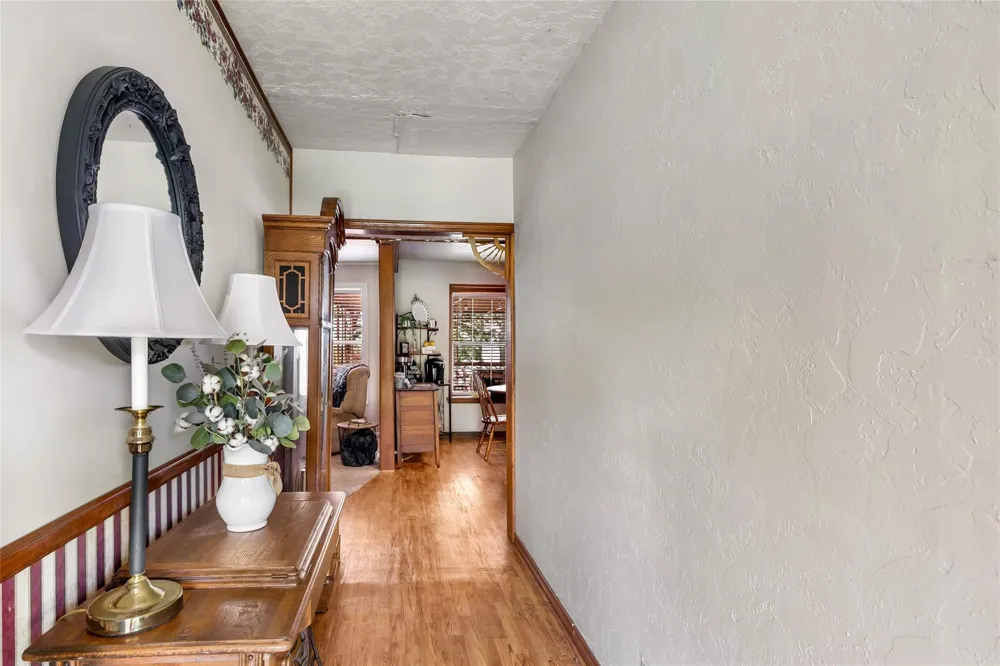 111 S 8th Street Highlands, TX 77562