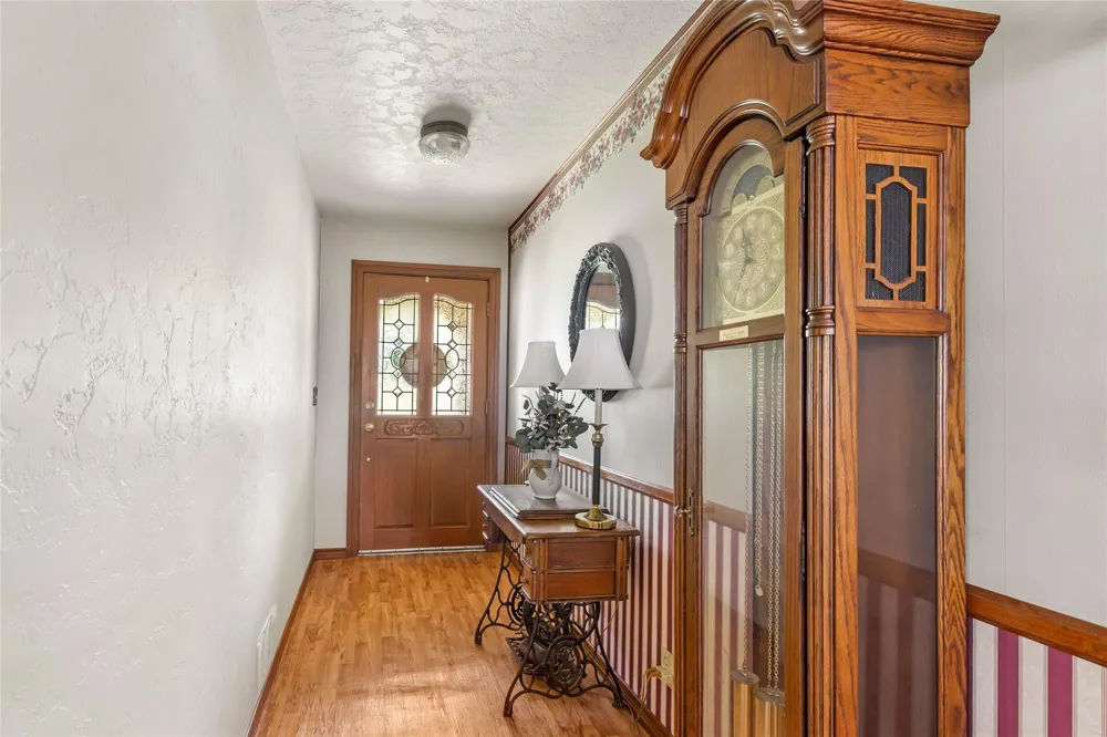111 S 8th Street Highlands, TX 77562