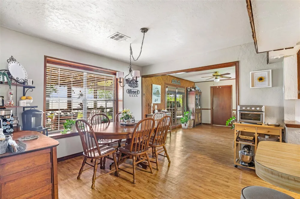 111 S 8th Street Highlands, TX 77562