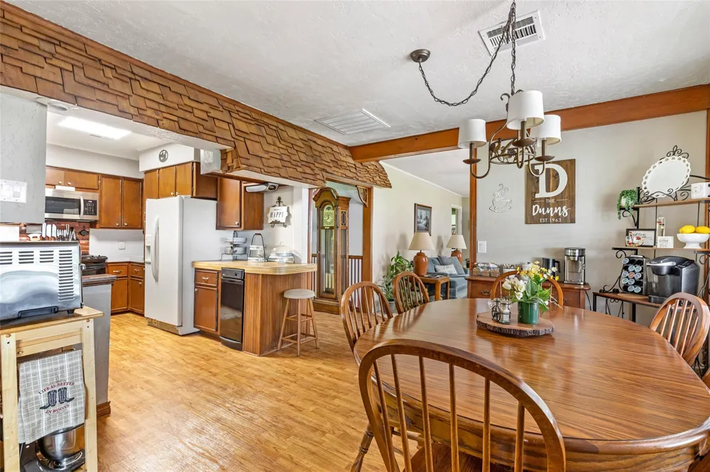 111 S 8th Street Highlands, TX 77562