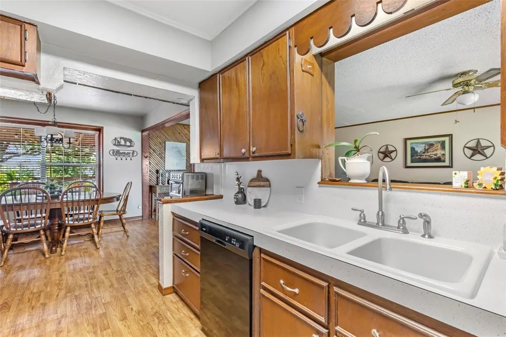 111 S 8th Street Highlands, TX 77562