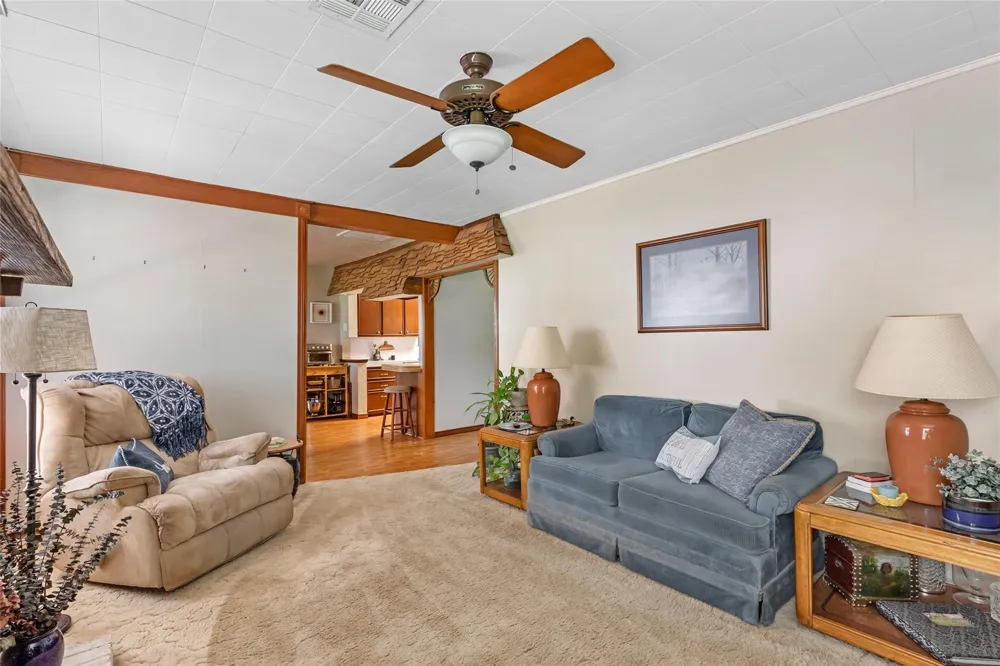 111 S 8th Street Highlands, TX 77562