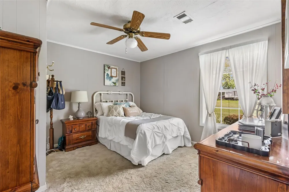 111 S 8th Street Highlands, TX 77562