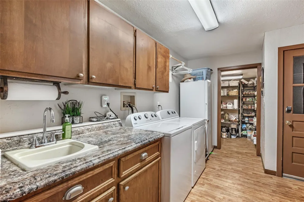 111 S 8th Street Highlands, TX 77562