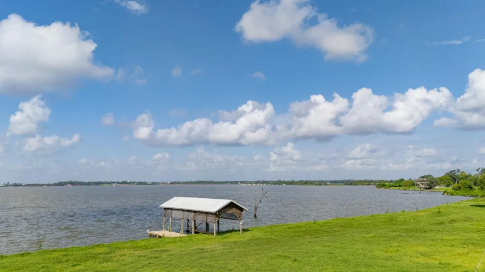 111 S 8th Street Highlands, TX 77562