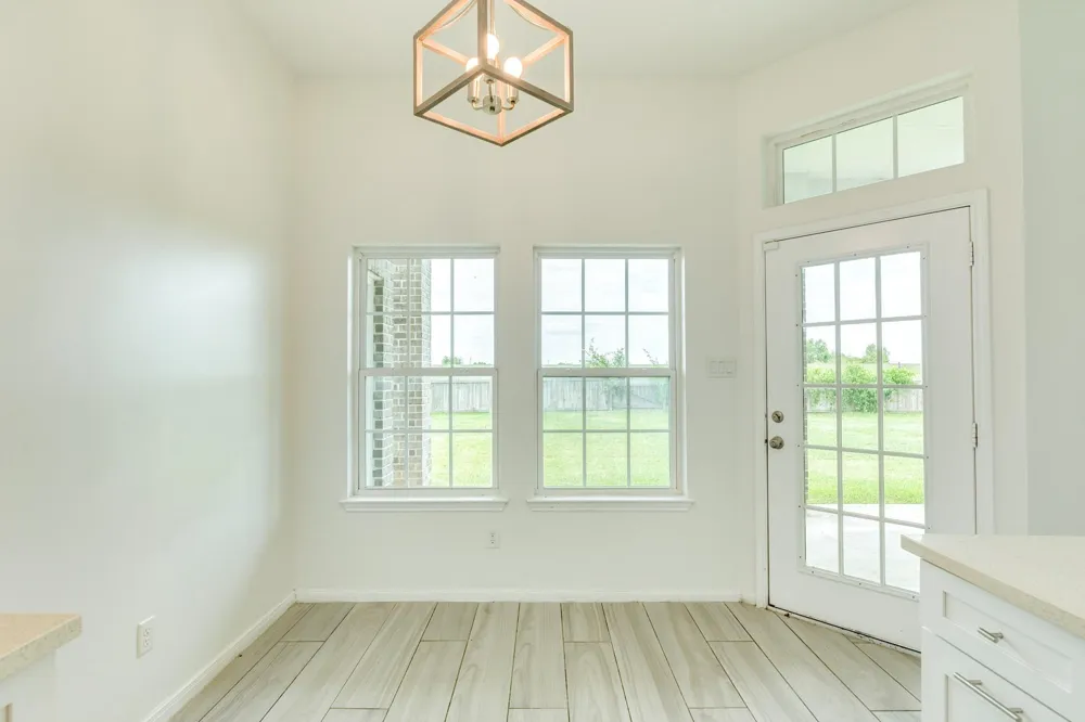2040 Twin Lakes Boulevard West Columbia, TX 77486