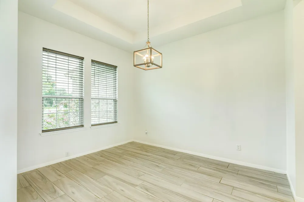 2040 Twin Lakes Boulevard West Columbia, TX 77486