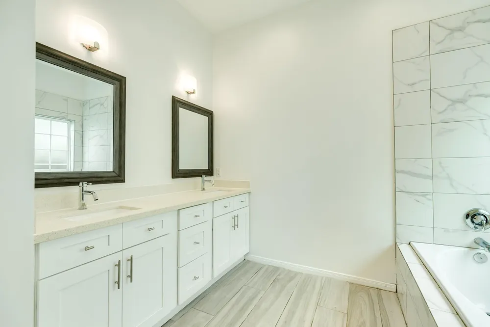 2040 Twin Lakes Boulevard West Columbia, TX 77486