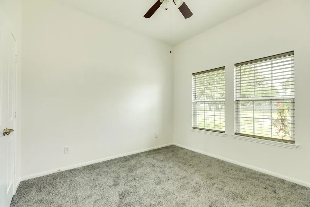 2040 Twin Lakes Boulevard West Columbia, TX 77486