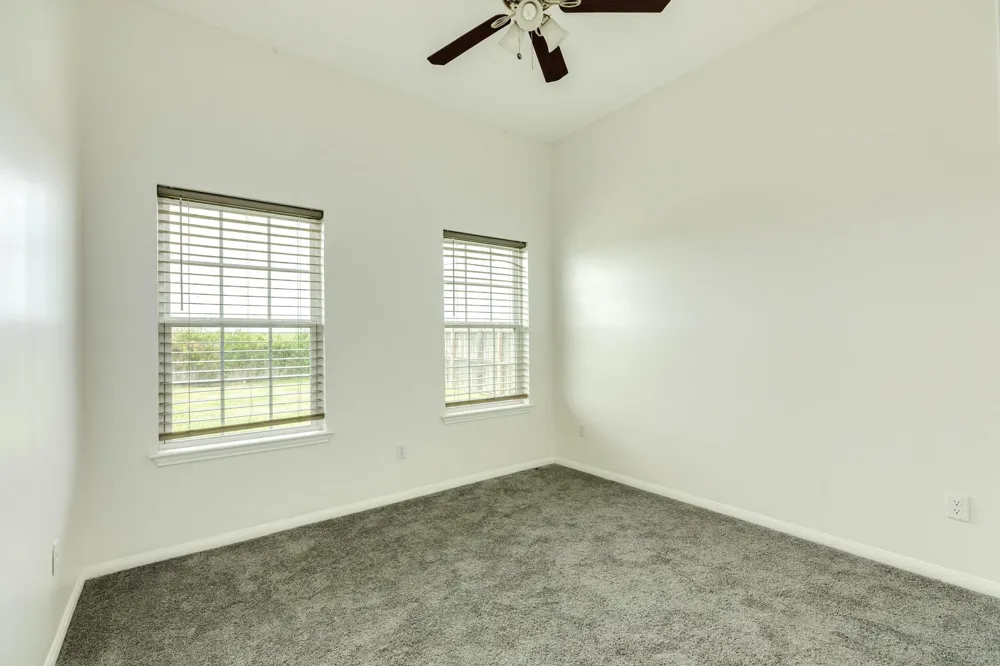 2040 Twin Lakes Boulevard West Columbia, TX 77486