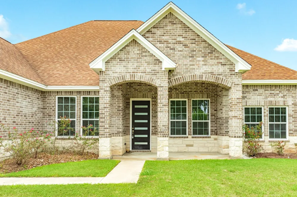 2040 Twin Lakes Boulevard West Columbia, TX 77486