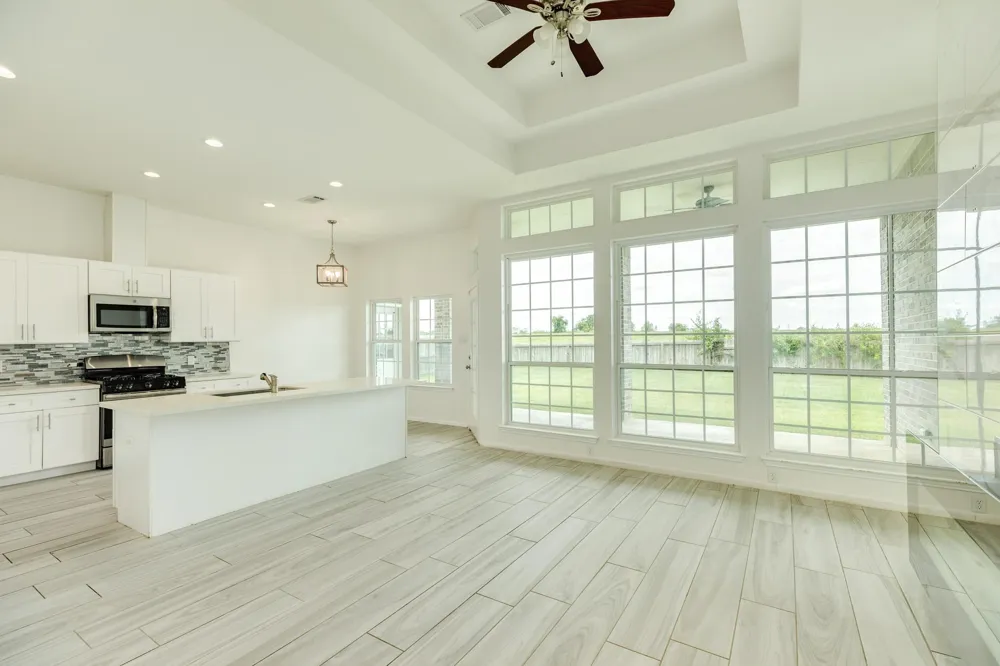 2040 Twin Lakes Boulevard West Columbia, TX 77486