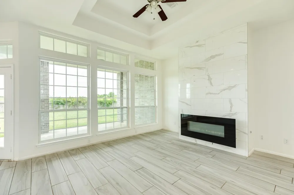 2040 Twin Lakes Boulevard West Columbia, TX 77486