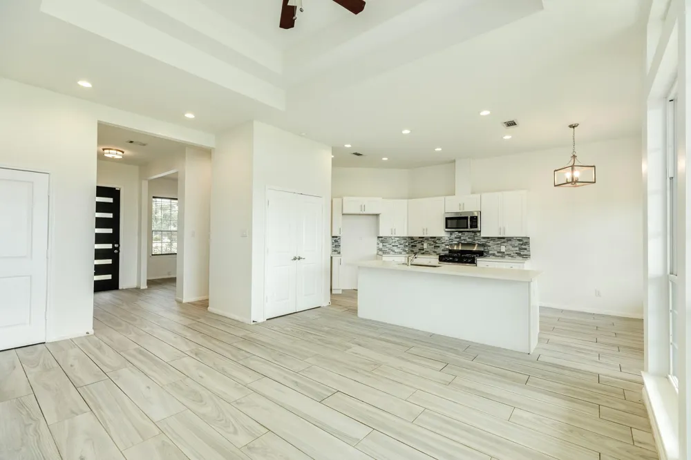 2040 Twin Lakes Boulevard West Columbia, TX 77486