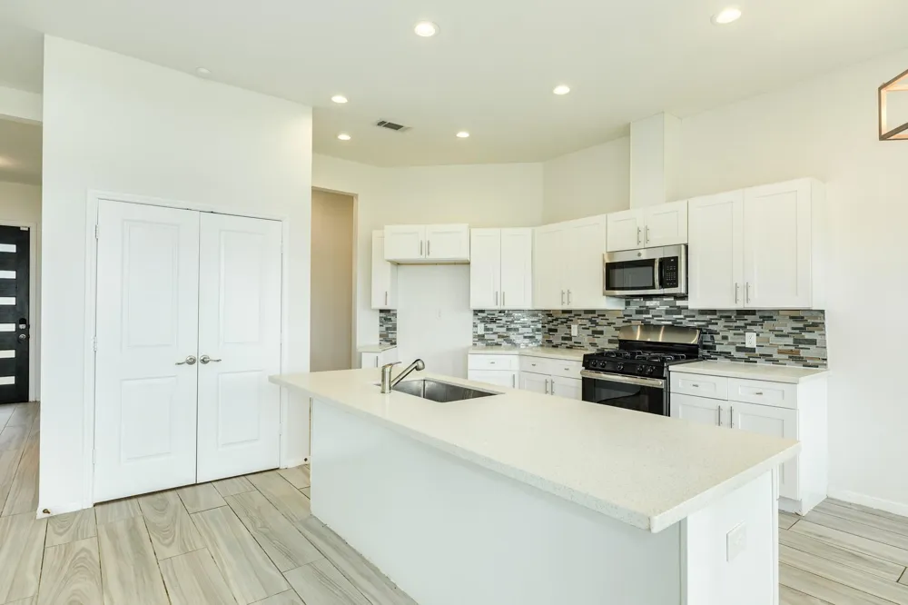 2040 Twin Lakes Boulevard West Columbia, TX 77486
