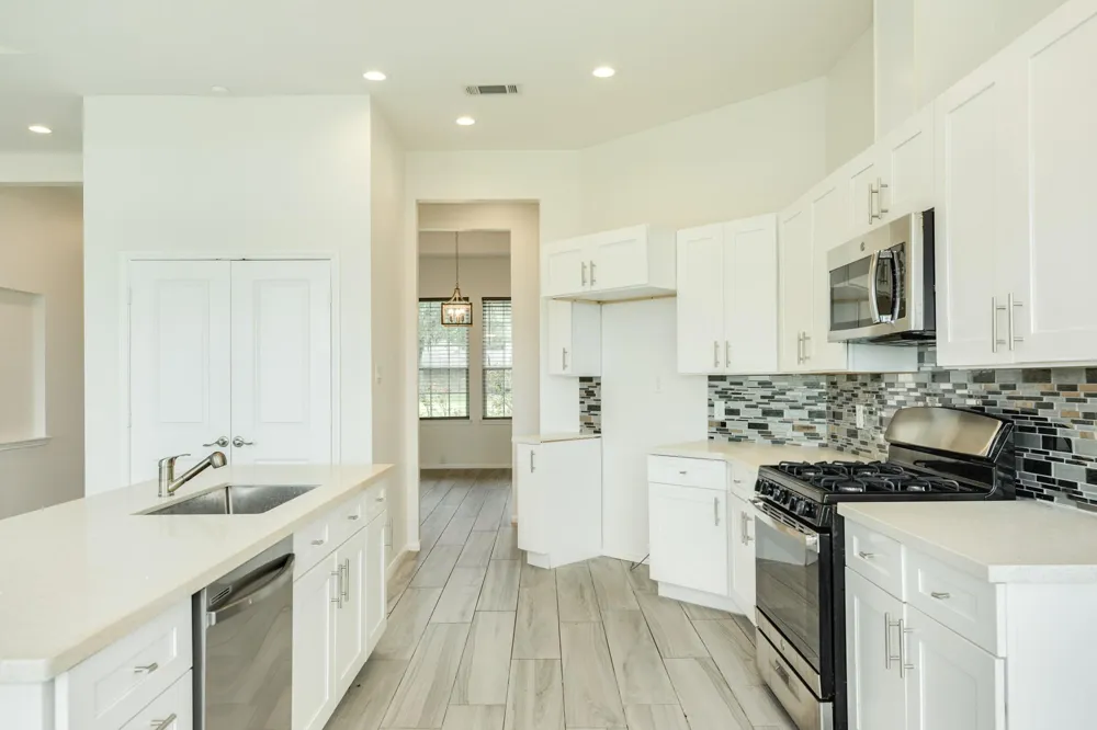 2040 Twin Lakes Boulevard West Columbia, TX 77486