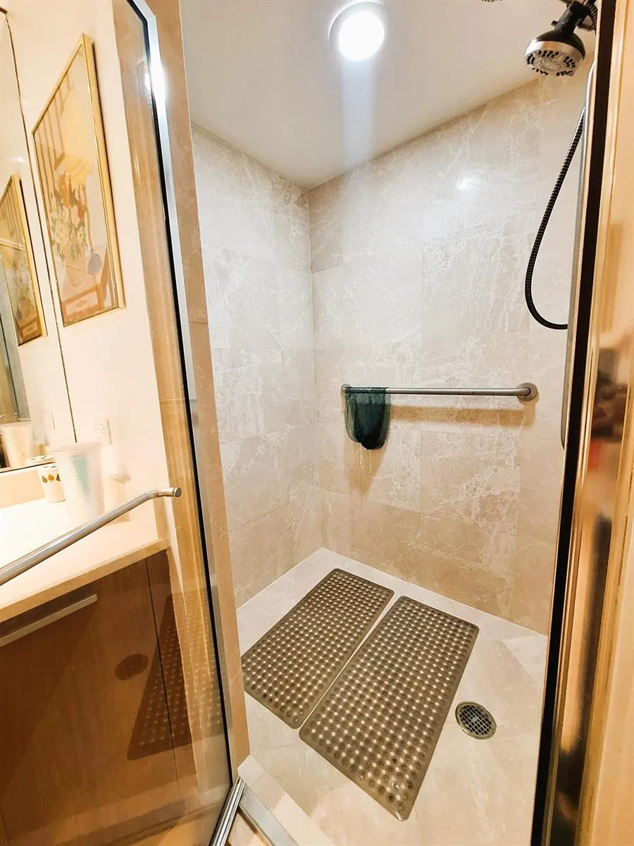 2650 Lake Shore Drive #1705 Riviera Beach, FL 33404