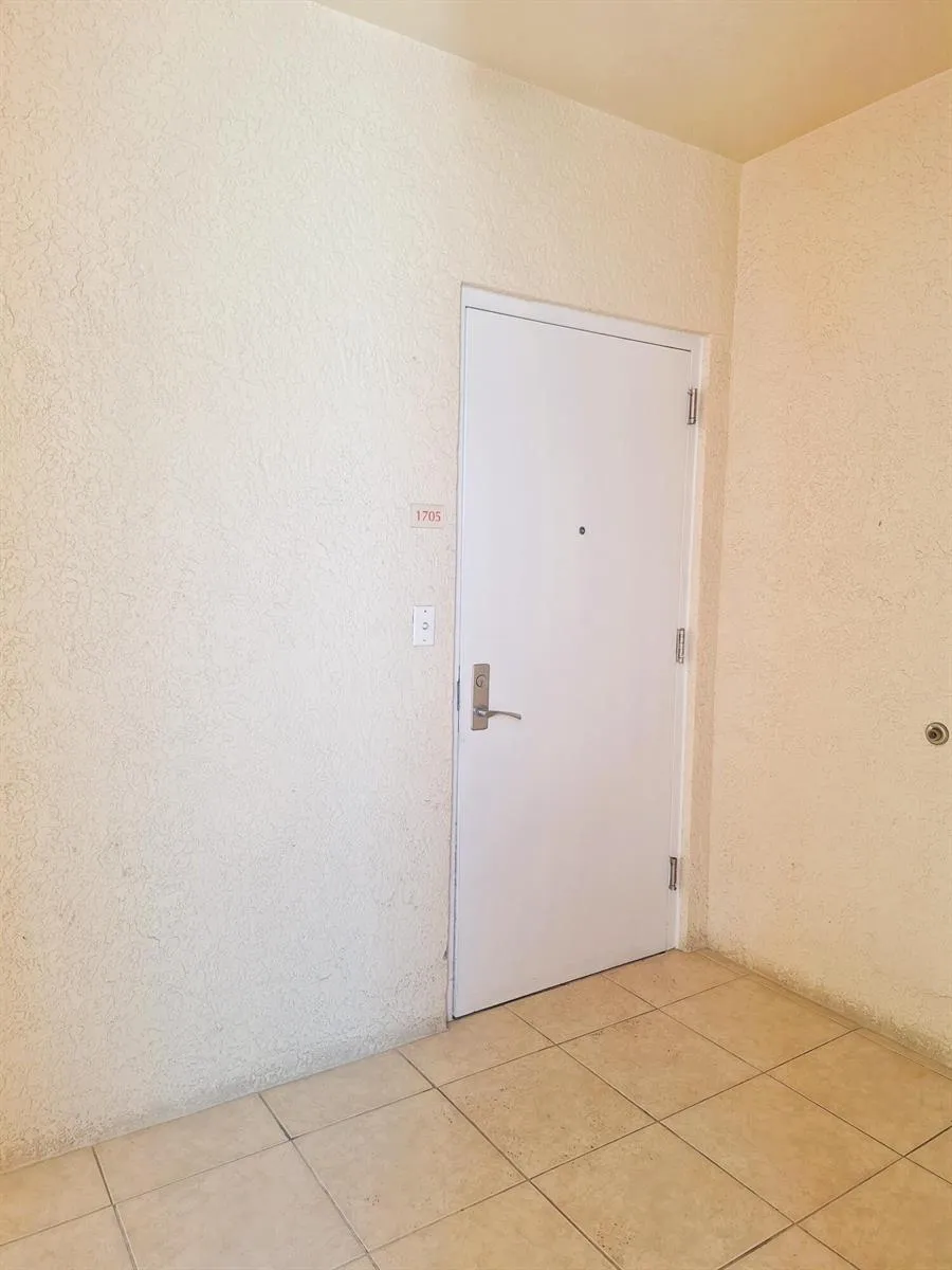2650 Lake Shore Drive #1705 Riviera Beach, FL 33404