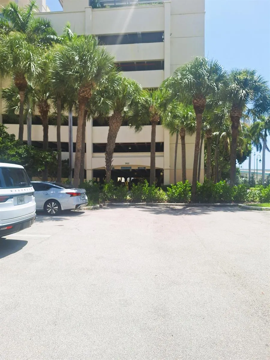 2650 Lake Shore Drive #1705 Riviera Beach, FL 33404