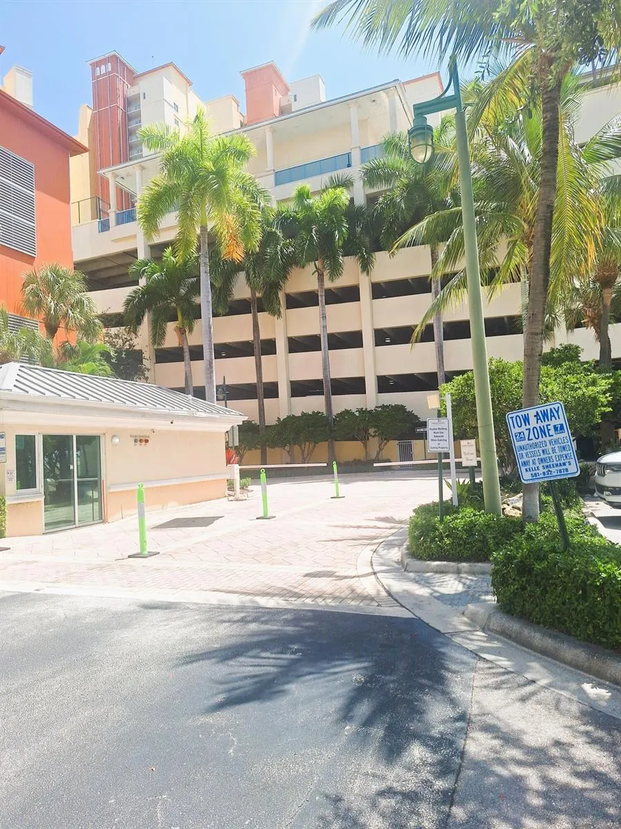2650 Lake Shore Drive #1705 Riviera Beach, FL 33404