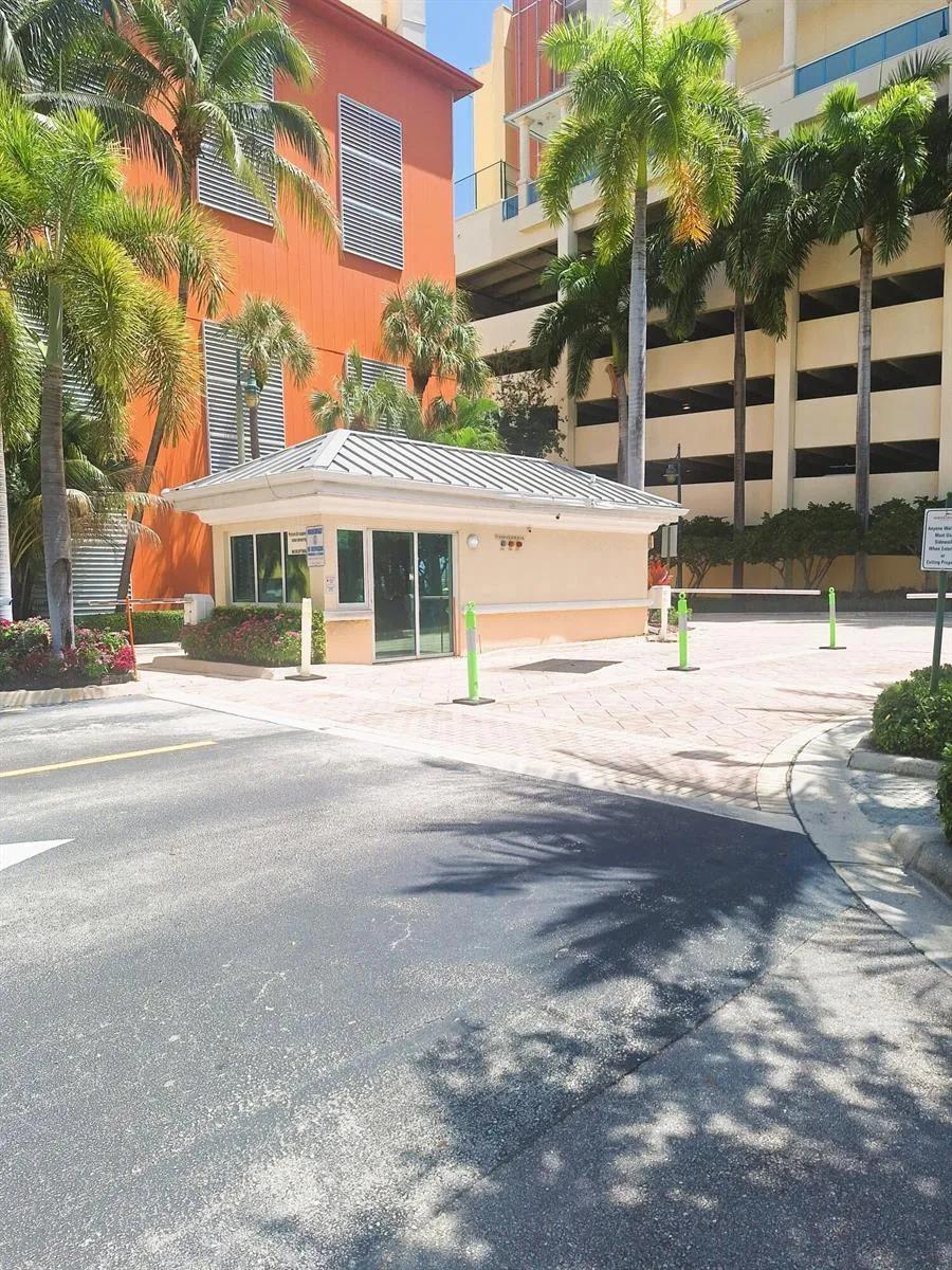 2650 Lake Shore Drive #1705 Riviera Beach, FL 33404