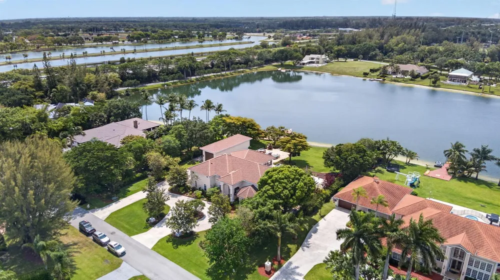 8704 WENDY LANE E West Palm Beach, FL 33411