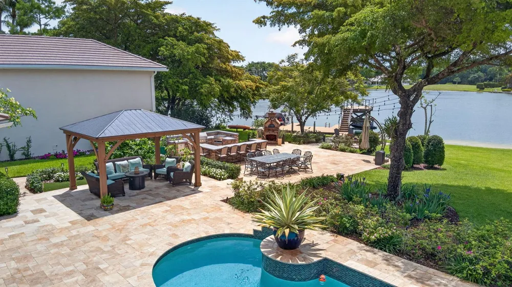 8704 WENDY LANE E West Palm Beach, FL 33411