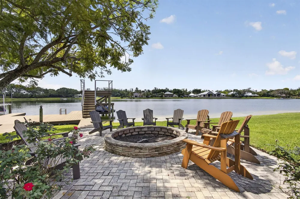 8704 WENDY LANE E West Palm Beach, FL 33411