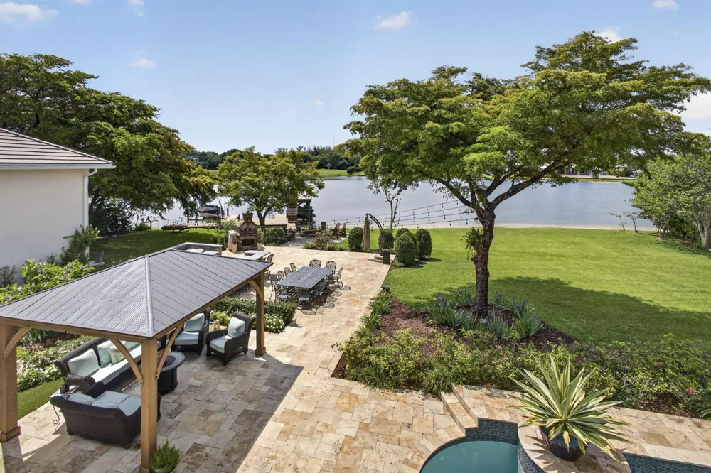 8704 WENDY LANE E West Palm Beach, FL 33411