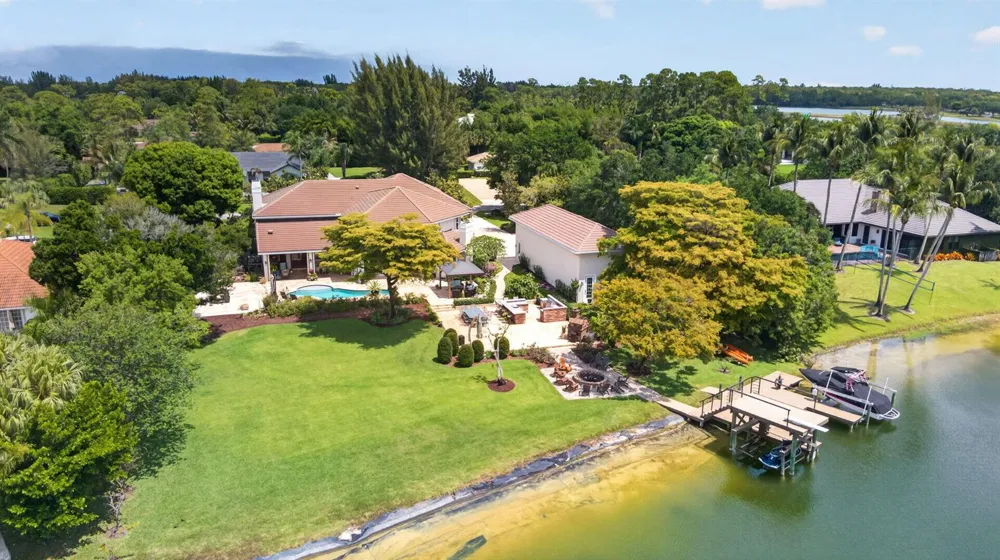 8704 WENDY LANE E West Palm Beach, FL 33411
