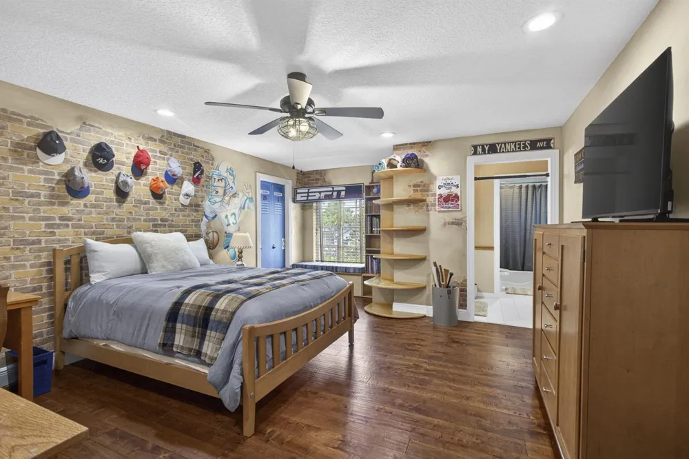 8704 WENDY LANE E West Palm Beach, FL 33411