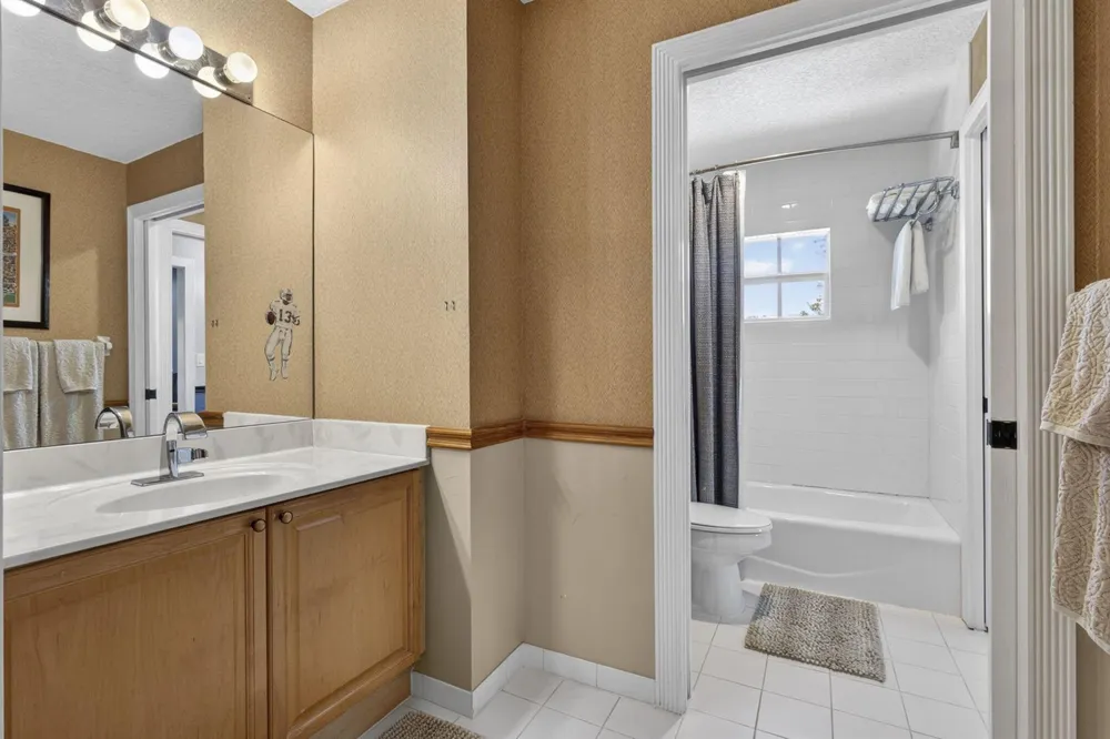 8704 WENDY LANE E West Palm Beach, FL 33411