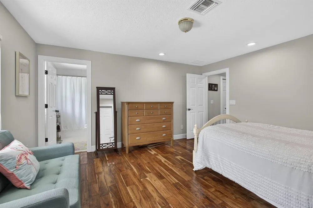 8704 WENDY LANE E West Palm Beach, FL 33411