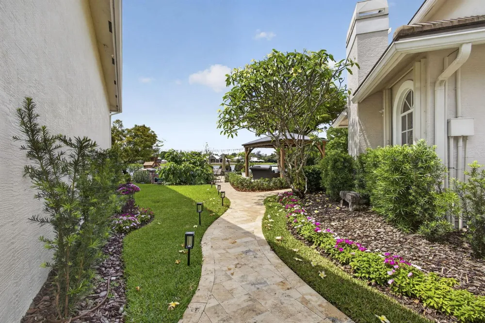 8704 WENDY LANE E West Palm Beach, FL 33411