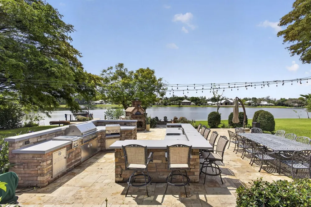 8704 WENDY LANE E West Palm Beach, FL 33411