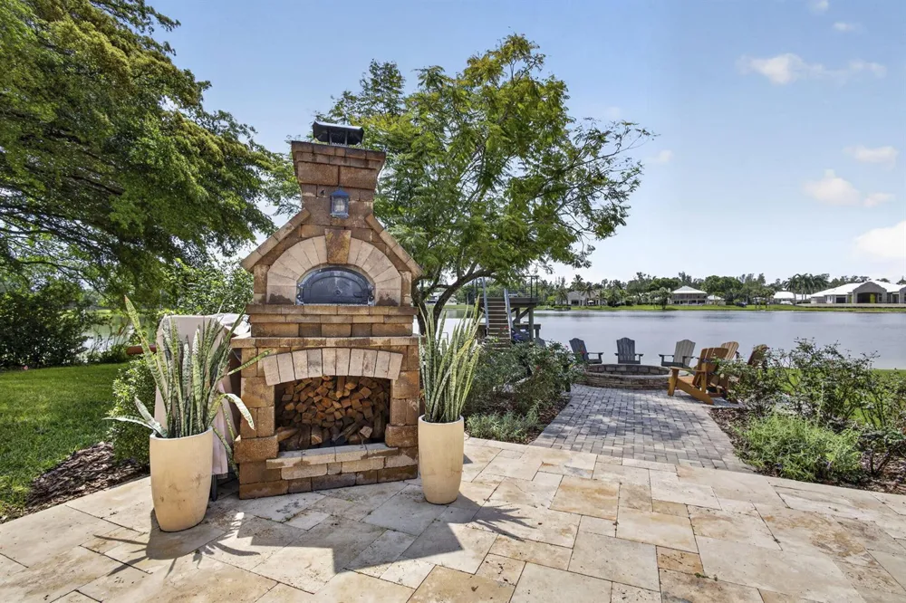 8704 WENDY LANE E West Palm Beach, FL 33411