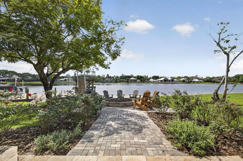 8704 WENDY LANE E West Palm Beach, FL 33411