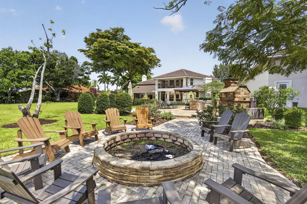 8704 WENDY LANE E West Palm Beach, FL 33411