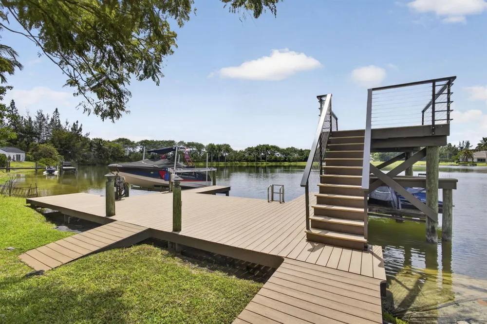 8704 WENDY LANE E West Palm Beach, FL 33411