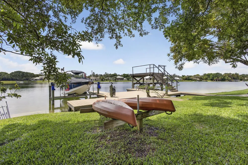 8704 WENDY LANE E West Palm Beach, FL 33411