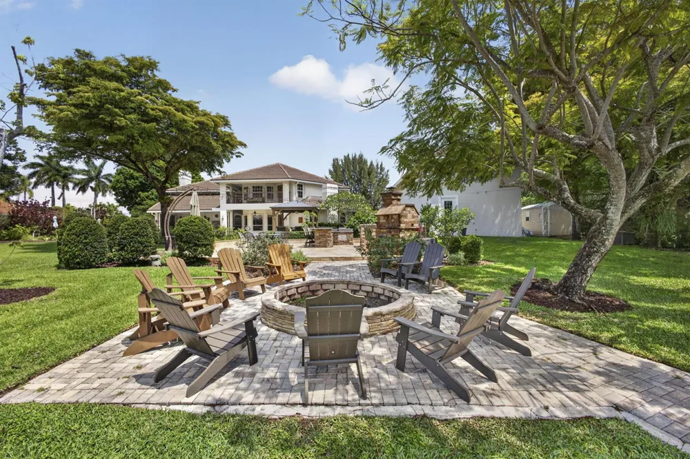 8704 WENDY LANE E West Palm Beach, FL 33411