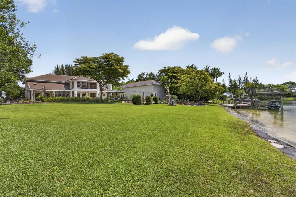 8704 WENDY LANE E West Palm Beach, FL 33411