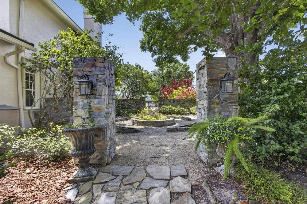 8704 WENDY LANE E West Palm Beach, FL 33411