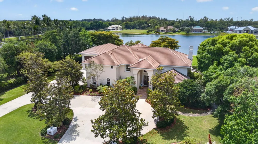 8704 WENDY LANE E West Palm Beach, FL 33411