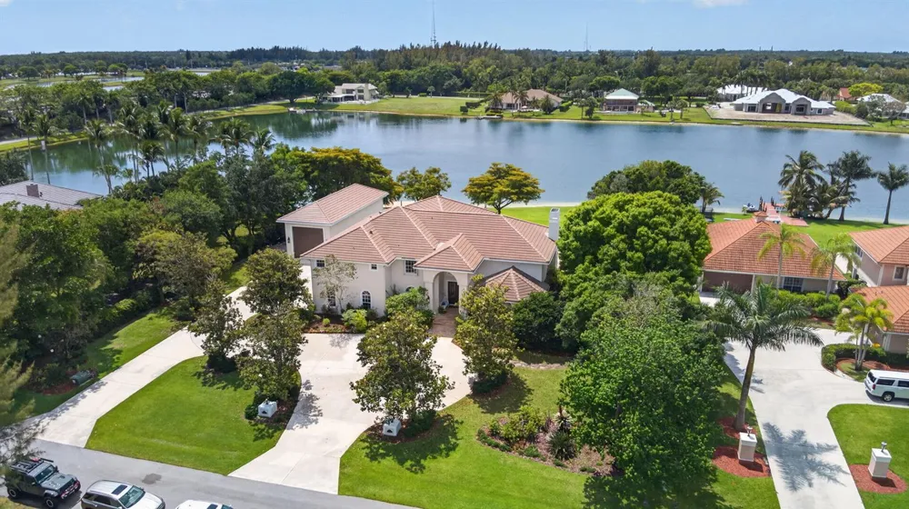 8704 WENDY LANE E West Palm Beach, FL 33411