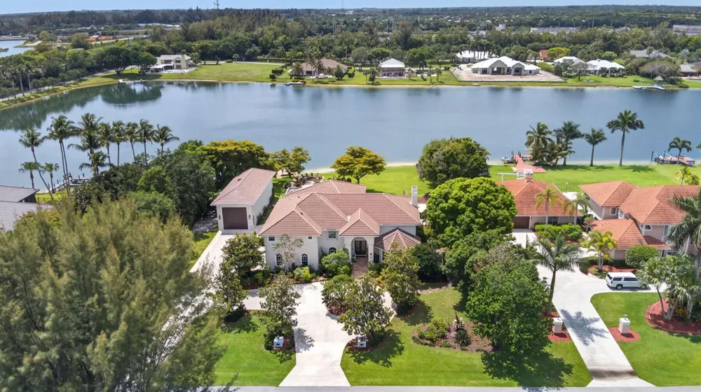 8704 WENDY LANE E West Palm Beach, FL 33411